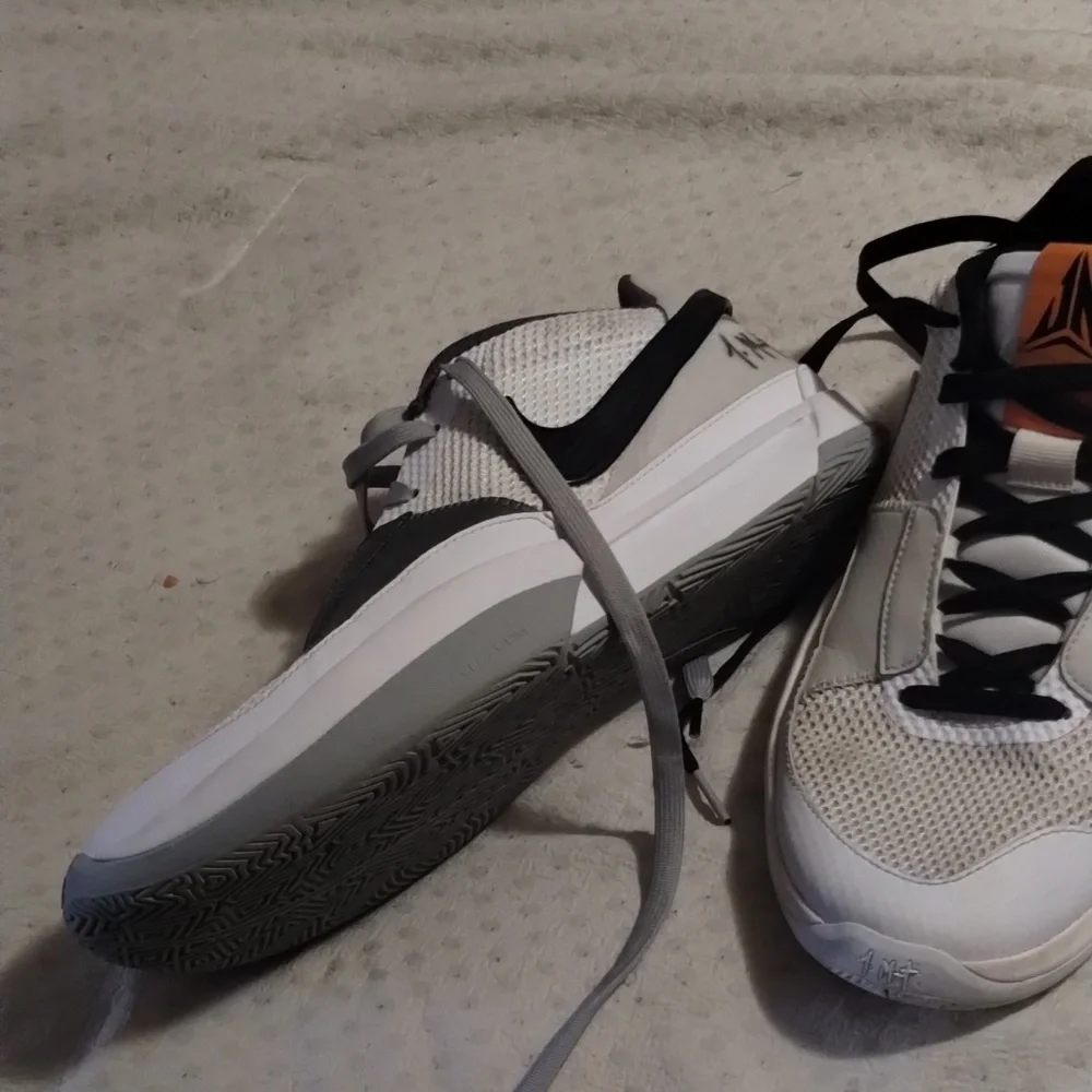 Ja Morant Nike basketball shoes - Picture 5 of 9